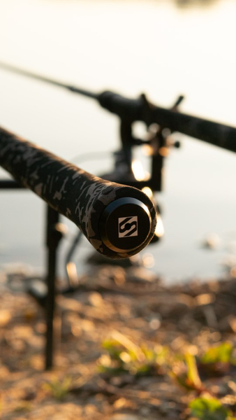 Sonik Xtractor+ Dark Camo Caña para Carpa